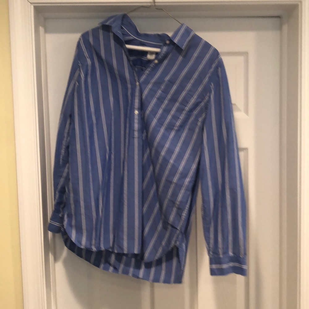 Gap maternity size small top